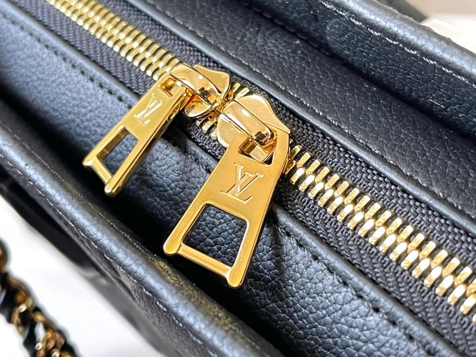 Louis Vuitton OnTheGo East West