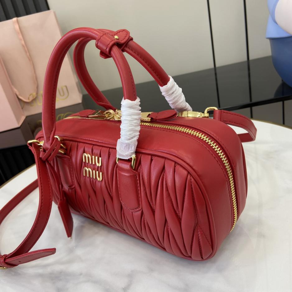 Con set completo di confezioni originali da banco” MIU MIU Arcadie Matelasse borsa a tracolla in pelle di pecora media 27 cm