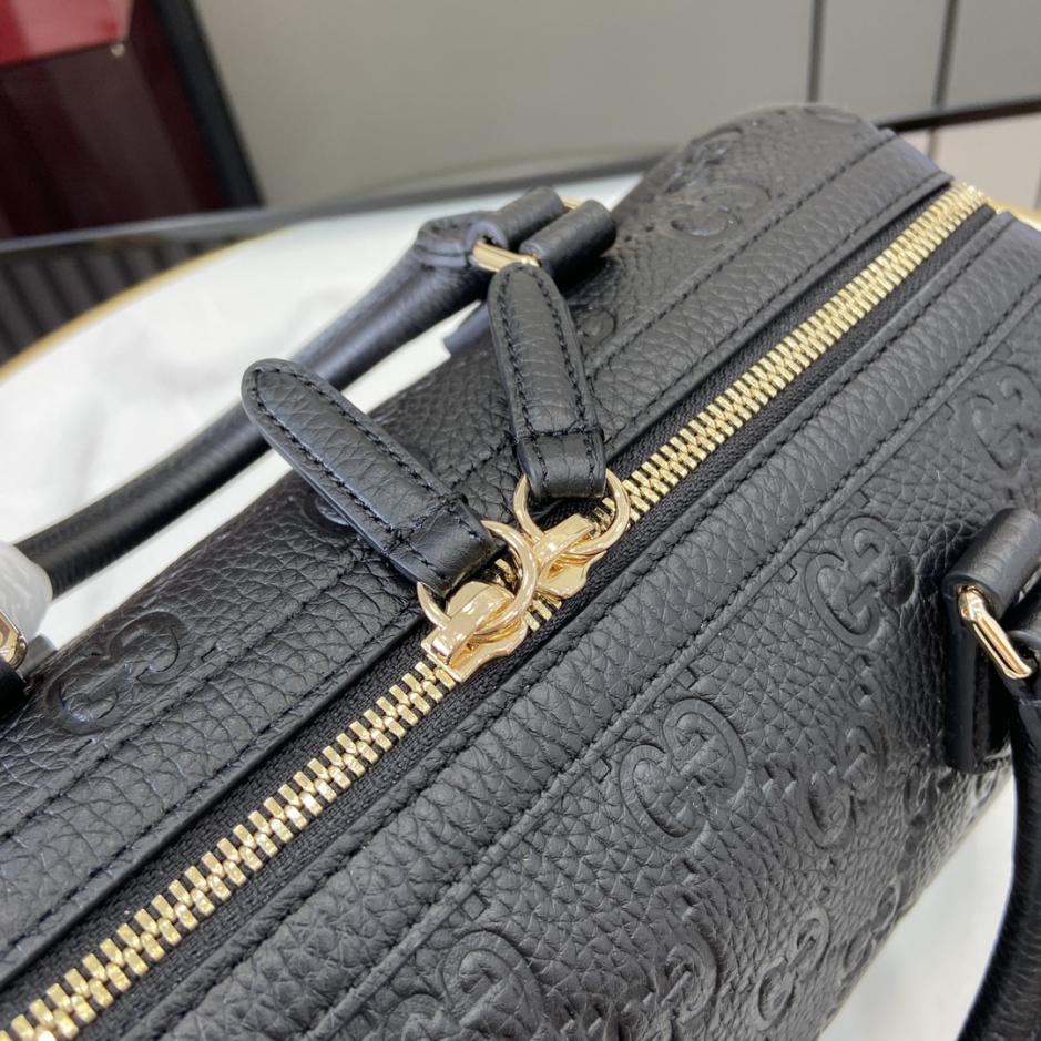 Borsa piccola serie Gucci GG Emblem