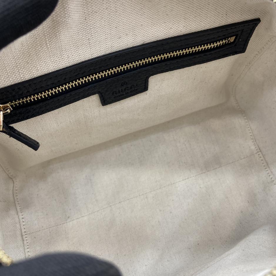 Borsa piccola serie Gucci GG Emblem